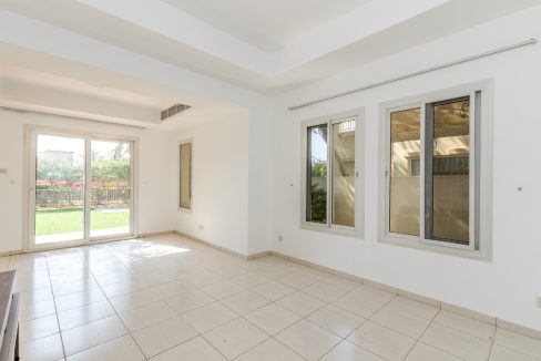 Stunning 3BR + Study Villa | Lake Backing | Spring-11