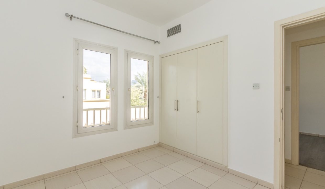 Stunning 3BR + Study Villa | Lake Backing | Spring-12