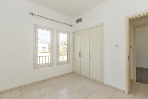 Stunning 3BR + Study Villa | Lake Backing | Spring-12