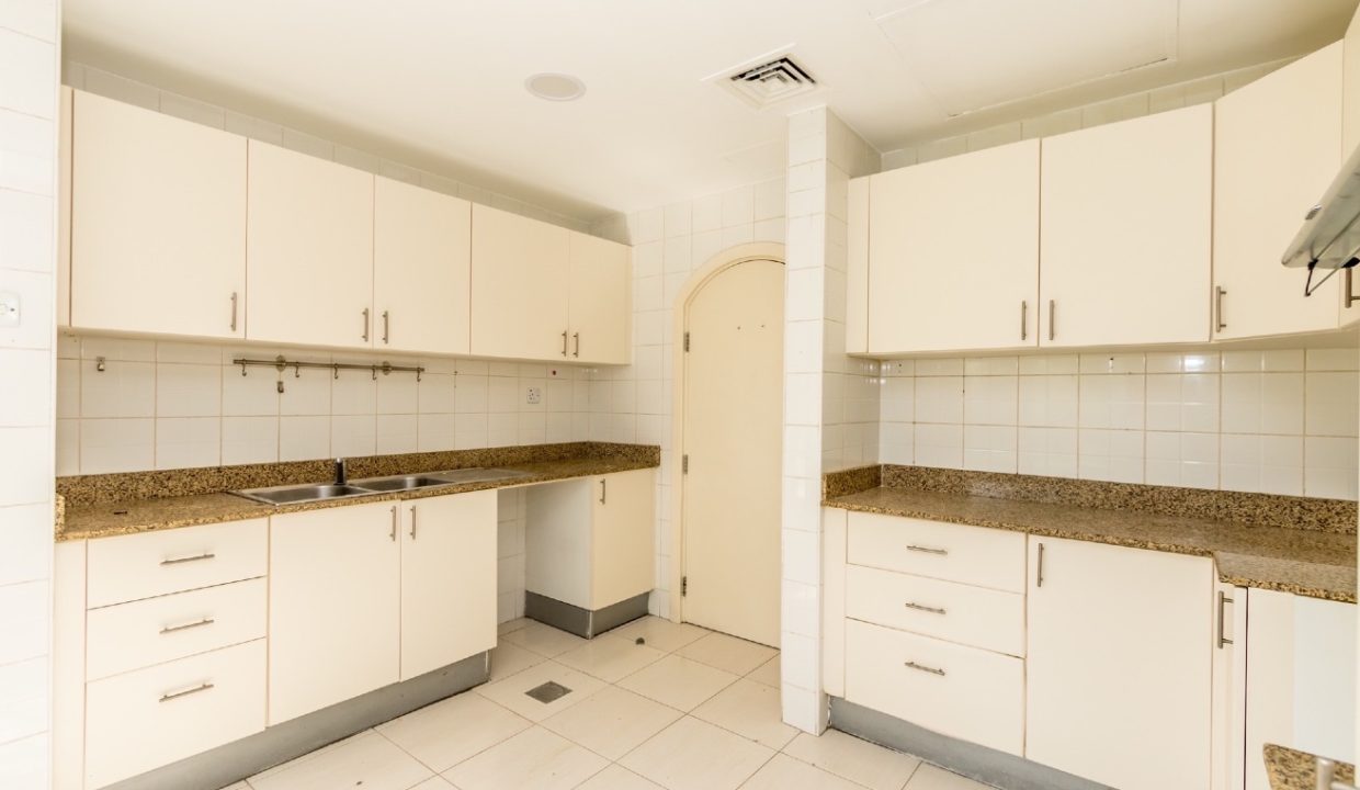 Stunning 3BR + Study Villa | Lake Backing | Spring-13