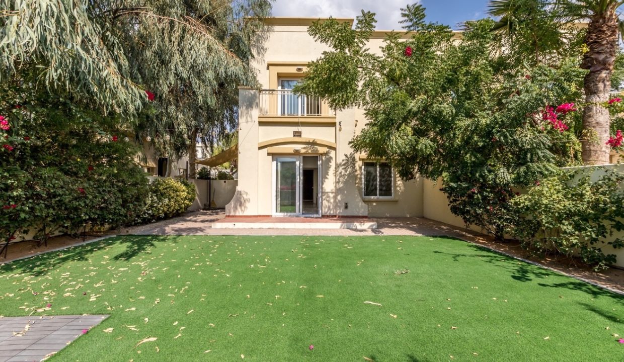 Stunning 3BR + Study Villa | Lake Backing | Spring-1
