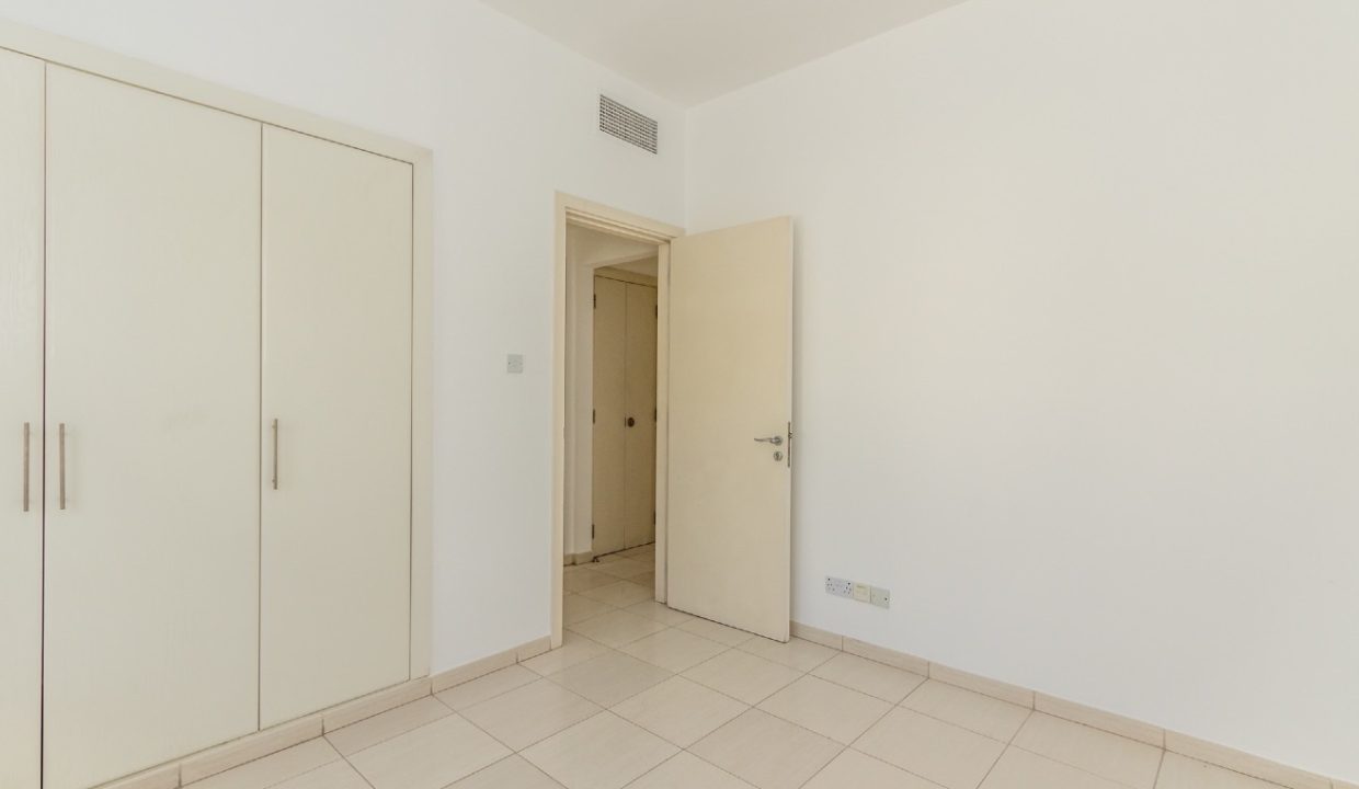 Stunning 3BR + Study Villa | Lake Backing | Spring-19