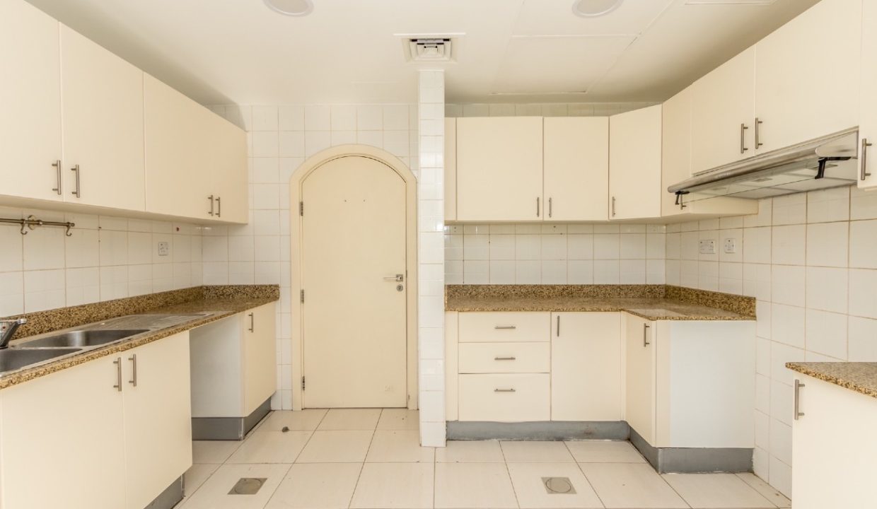 Stunning 3BR + Study Villa | Lake Backing | Spring-20
