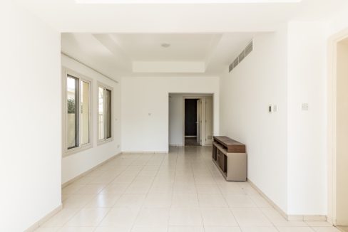 Stunning 3BR + Study Villa | Lake Backing | Spring-22