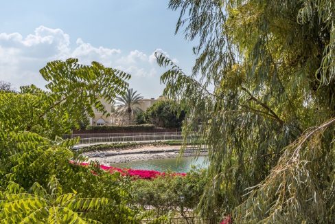 Stunning 3BR + Study Villa | Lake Backing | Spring-30