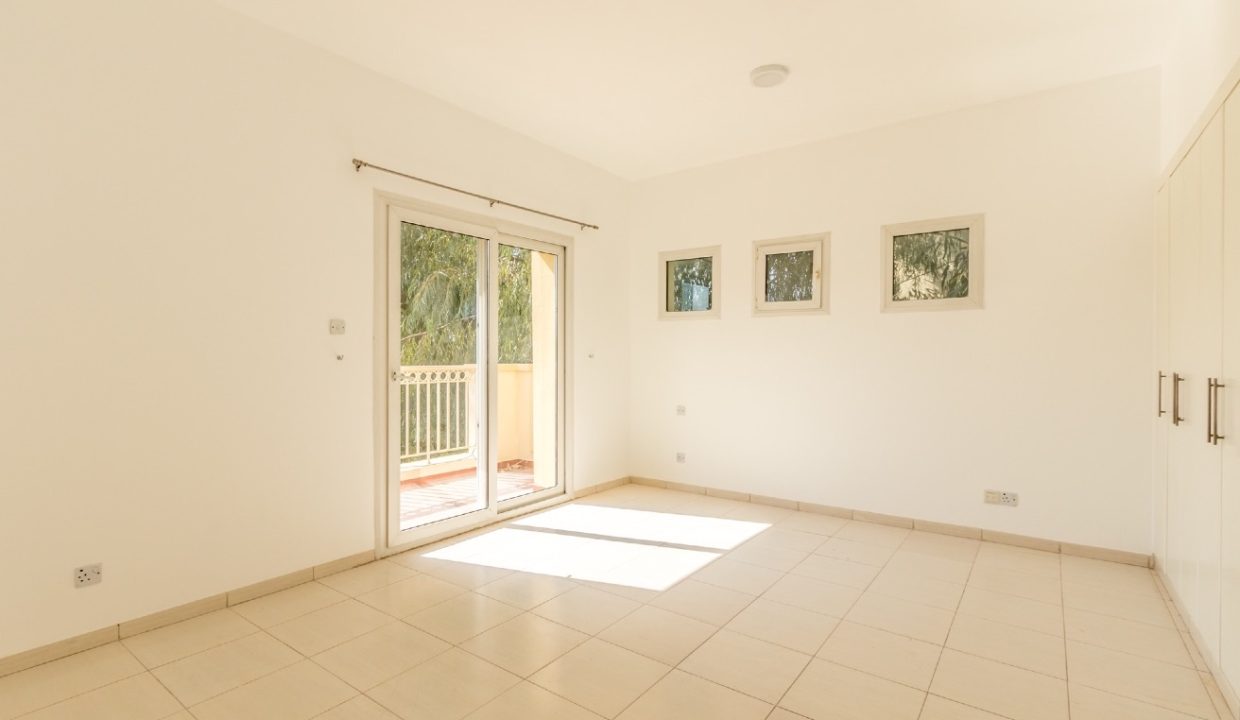 Stunning 3BR + Study Villa | Lake Backing | Spring-4