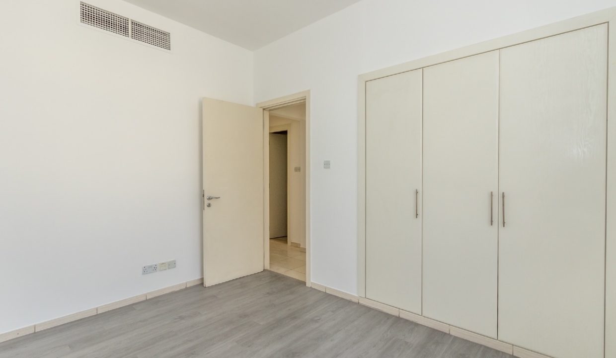 Stunning 3BR + Study Villa | Lake Backing | Spring-6