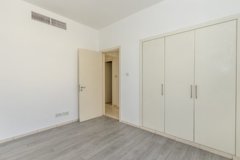 Stunning 3BR + Study Villa | Lake Backing | Spring-6