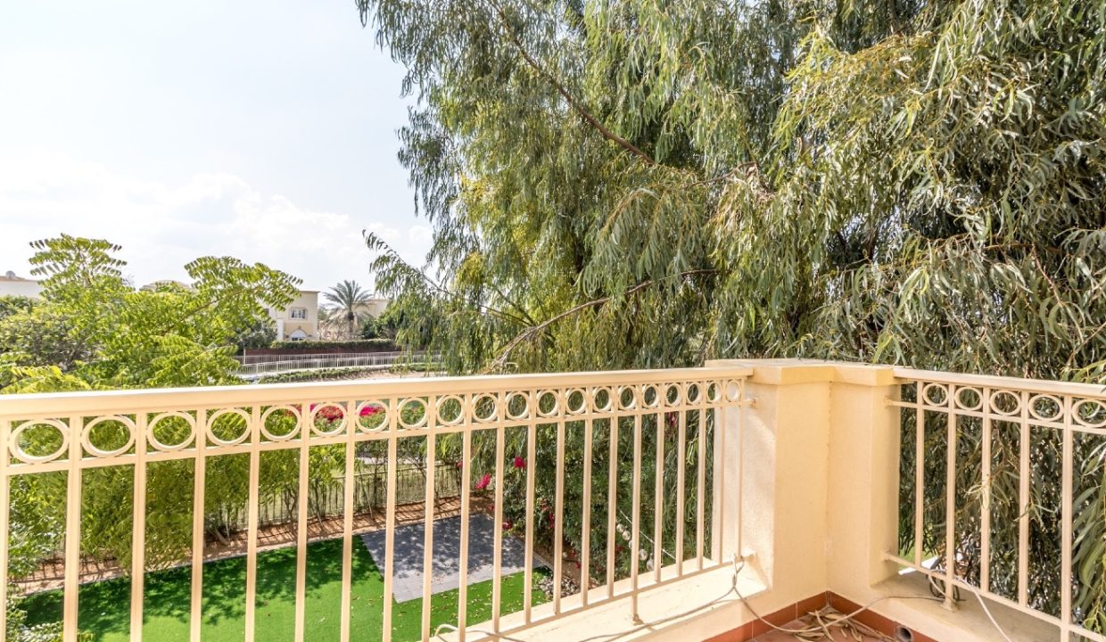 Stunning 3BR + Study Villa | Lake Backing | Spring-7