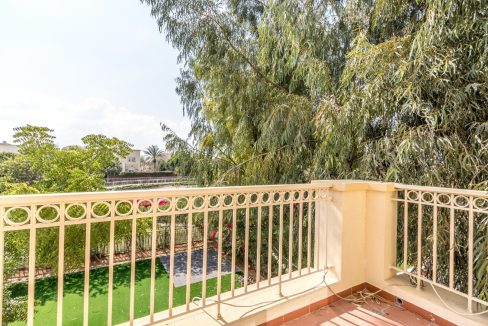 Stunning 3BR + Study Villa | Lake Backing | Spring-7