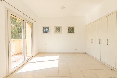 Stunning 3BR + Study Villa | Lake Backing | Spring-8