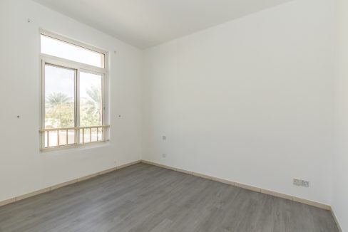 Stunning 3BR + Study Villa | Lake Backing | Spring-10
