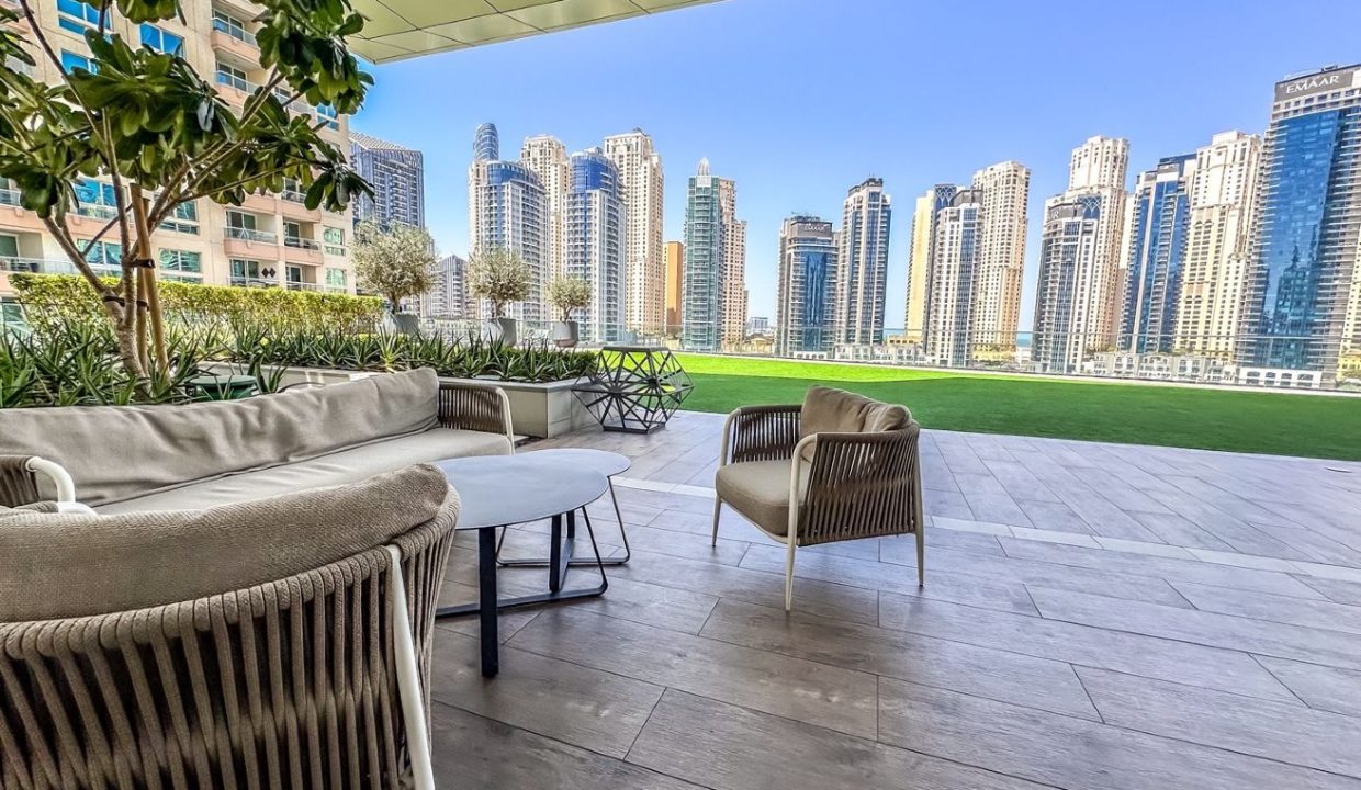 Elegant 3BR Overlooking the Marina in Vida-25