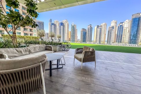 Elegant 3BR Overlooking the Marina in Vida-25