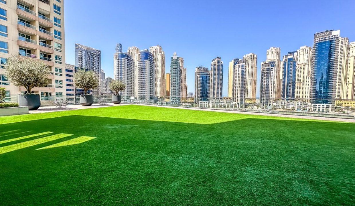 Elegant 3BR Overlooking the Marina in Vida-26