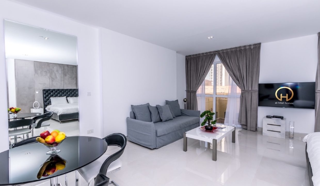 Large Upgraded Studio | Brand New Flooring-14