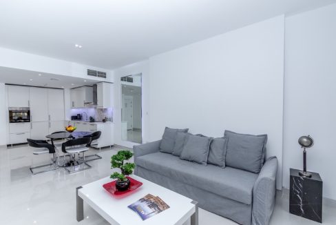 Large Upgraded Studio | Brand New Flooring-3
