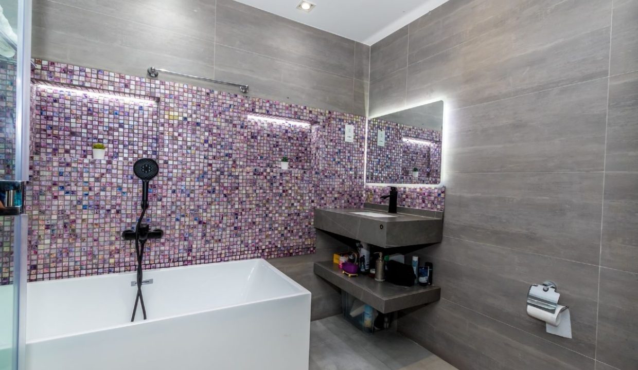 Stunning 2BR | Designer Furnished | Full Sea View-30
