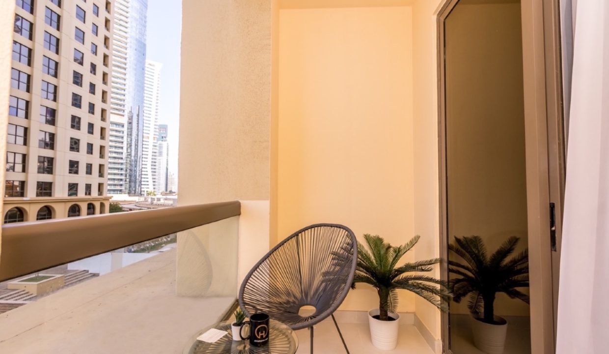 Large Upgraded Studio | Brand New Flooring-6