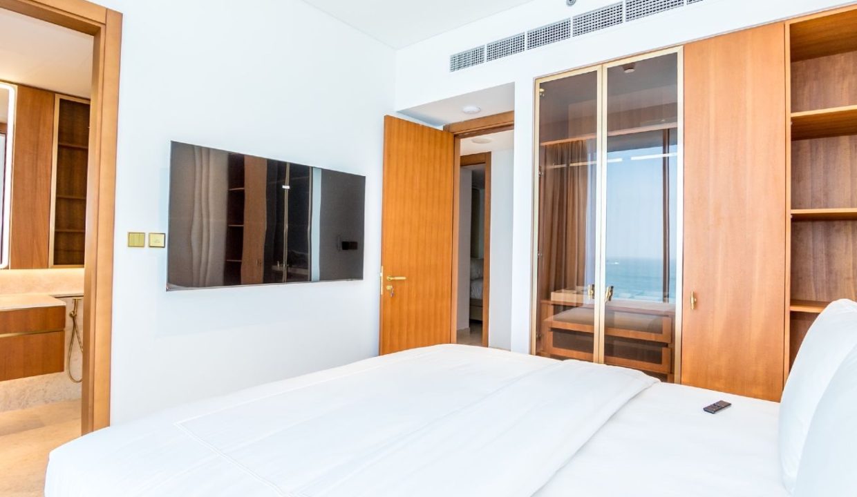 Beachfront Luxury Living | 4BR+M at Palm Jumeirah-11