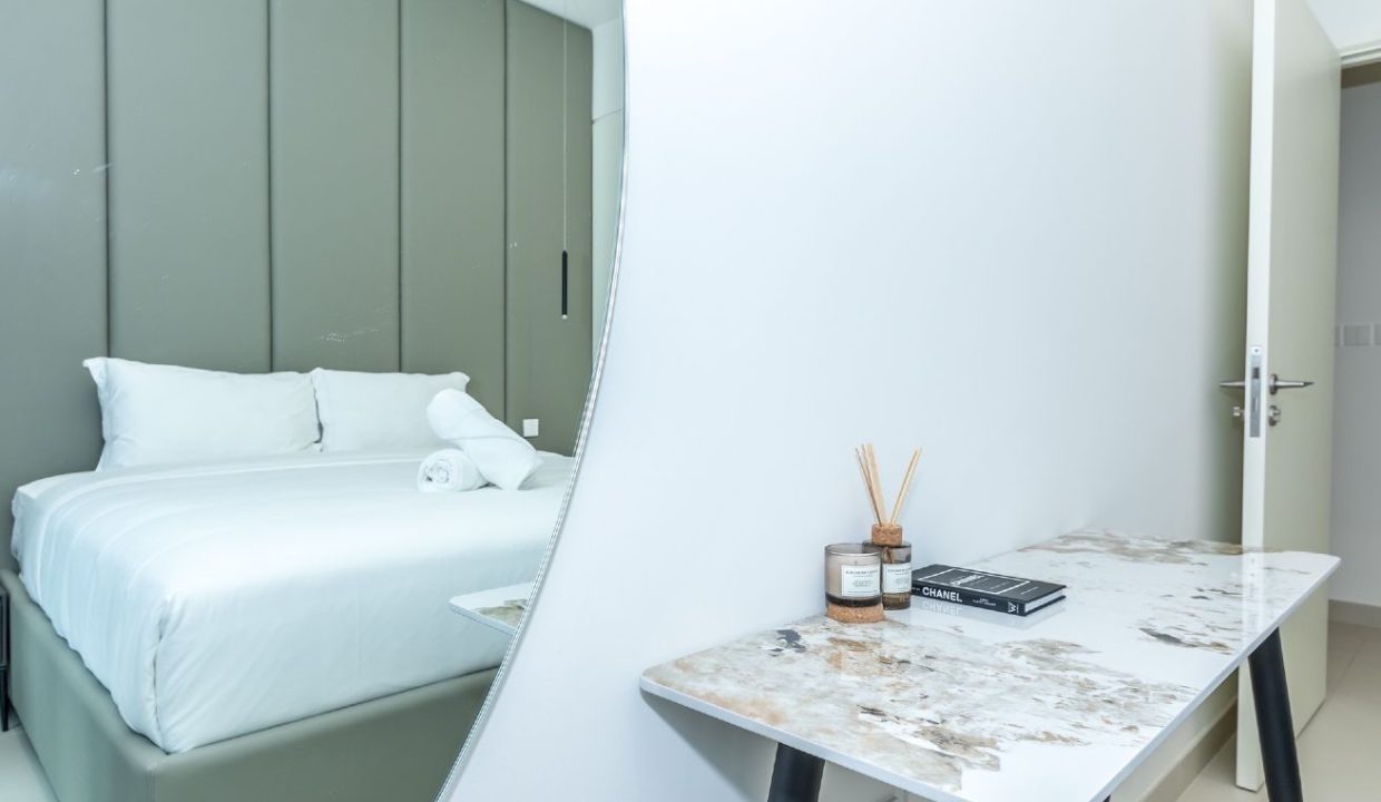 Upgraded Furnished 3BR + Maid | Burj Crown-10