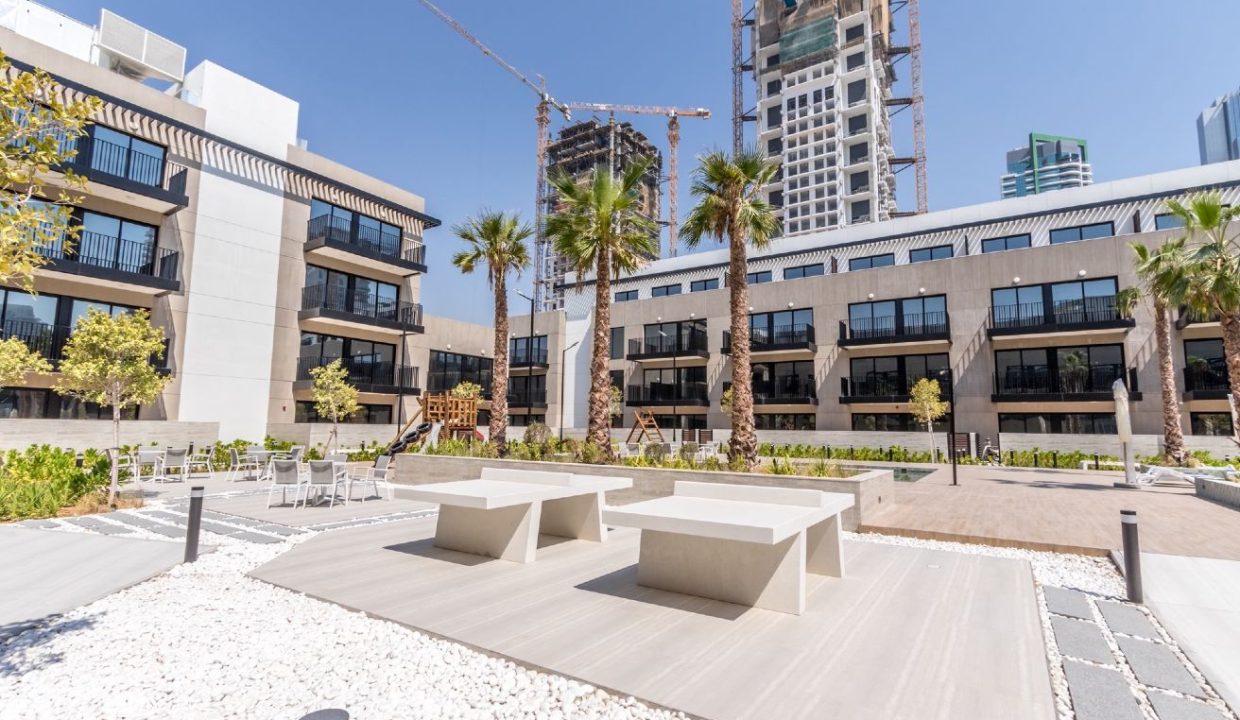 Fully Furnished Studio Apartment in Oakley-23