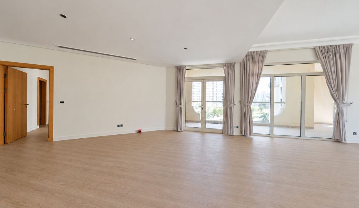 Spacious 3BR | Shoreline Apartments | Al Hamri-3