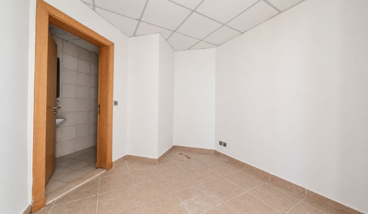 Spacious 3BR | Shoreline Apartments | Al Hamri-10