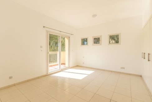 Stunning 3BR + Study Villa | Lake Backing | Spring-4