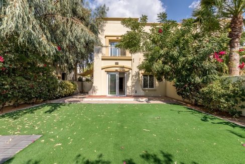 Stunning 3BR + Study Villa | Lake Backing | Spring-1
